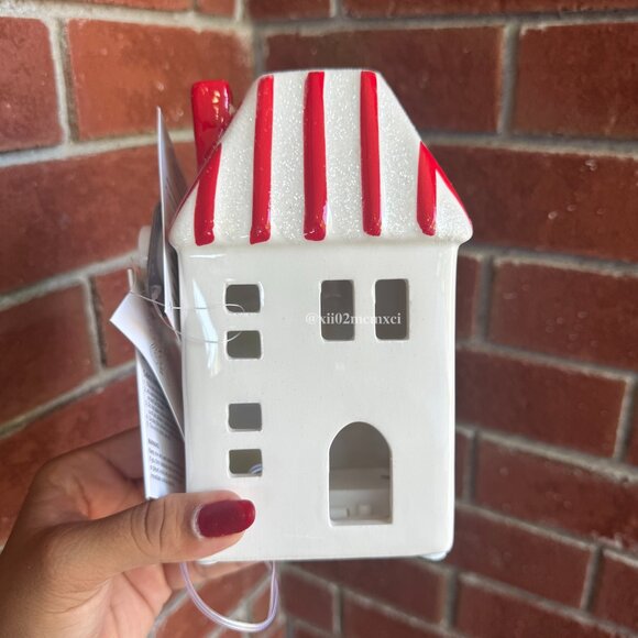 TARGET WONDERSHOP LIT WHITE CERAMIC HOUSE 1CT - Picture 1 of 5
